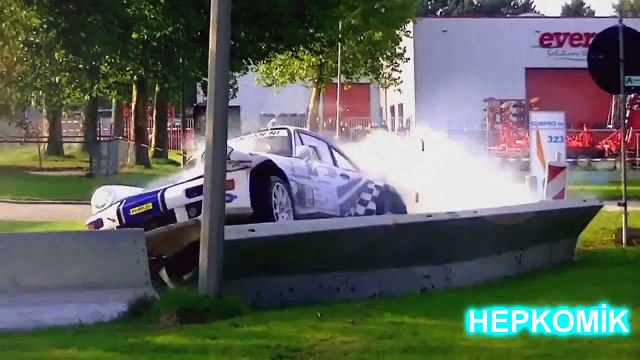 Komik ve İlginç Araba Kazaları Temmuz 2016 Önünde ve Arkasında Bulunan Arabalara Çarpan Dikkatsiz Sürücü Karda Kayıp Kaza Yapan Araba Yarış Arabası Ağaca Çarpıyor