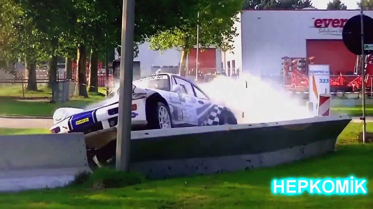 Komik ve İlginç Araba Kazaları Temmuz 2016 Önünde ve Arkasında Bulunan Arabalara Çarpan Dikkatsiz Sürücü Karda Kayıp Kaza Yapan Araba Yarış Arabası Ağaca Çarpıyor