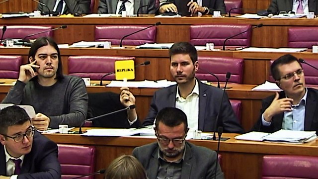 Pernar Đakiću: Vi nekažnjeno satirete našu zemlju 20 godina.