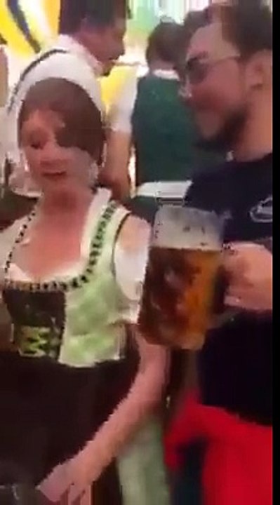 Priveste cum se Bea BEREA