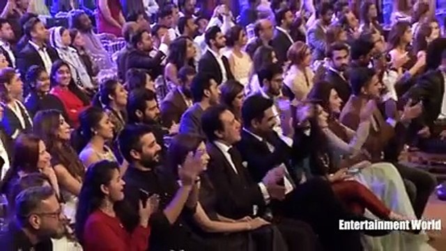 Urwa and Farhan Excellent Dance Performance in Awards Show