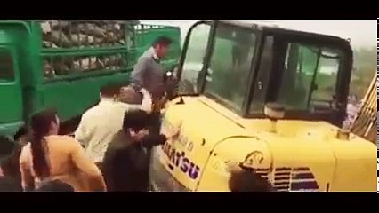 Rissa in Cina e ci scappa il Morto