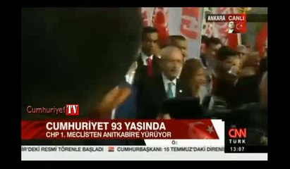 Kılıçdaroğlu Anıtkabir'e gençlerle beraber yürüyor