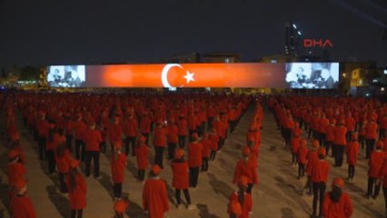 Izmir Bayraklı'da 2123 Kişi Zeybek Oynayıp Türkiye Haritasını Oluşturdu