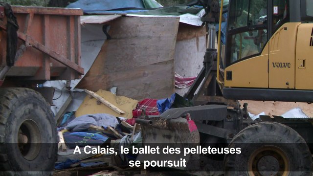Calais: le ballet des pelleteuses se poursuit