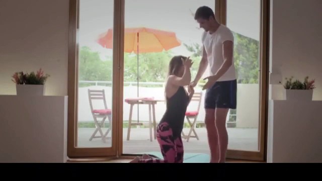 séance d'entraînement de l'entraîneur personnel | yoga en plein air | yoga nu