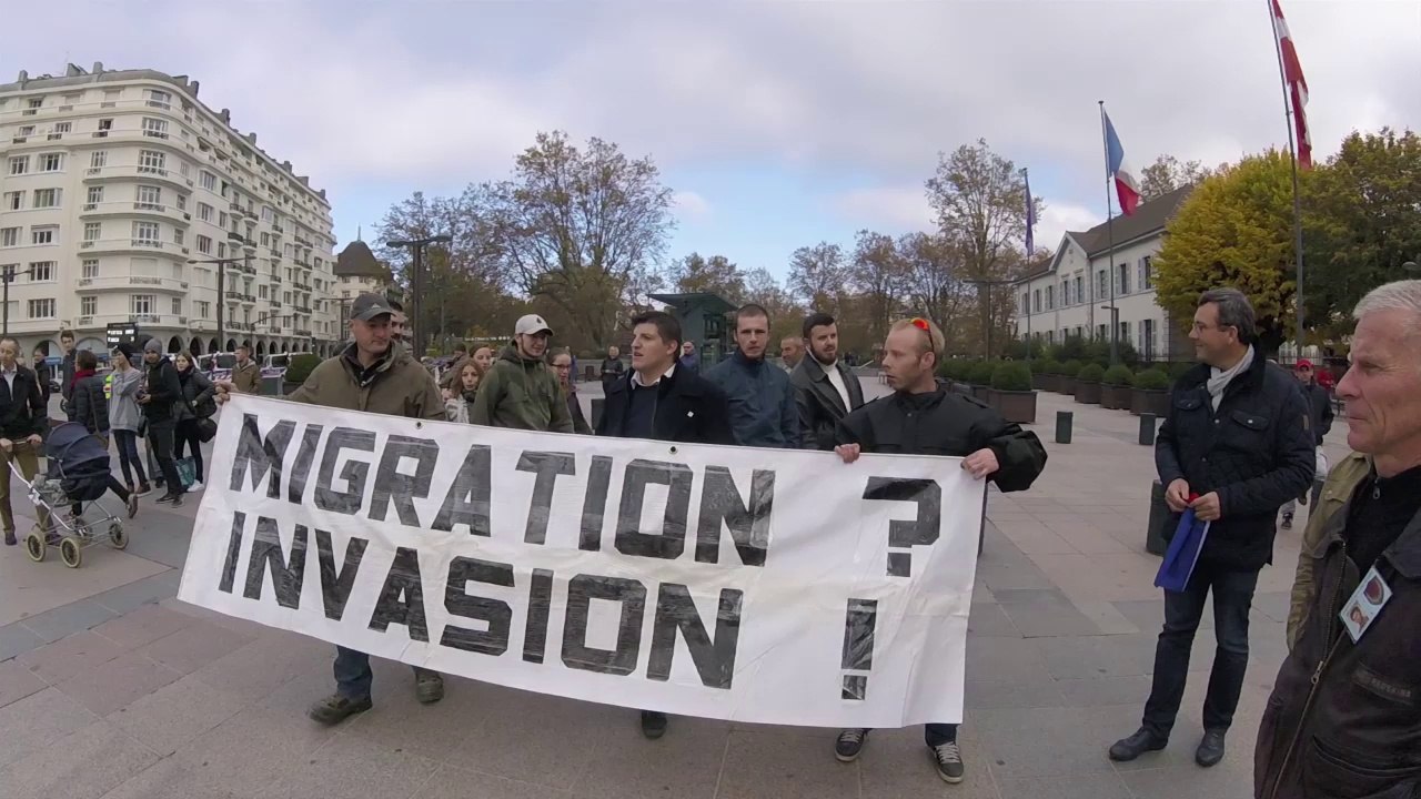 Manifestation à Annecy contre l'arrivée des migrants