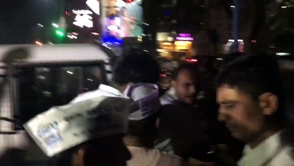 Tải video: Gujarat police is so scared of AAP that they detained volunteers even before starting program of kali chaudas.