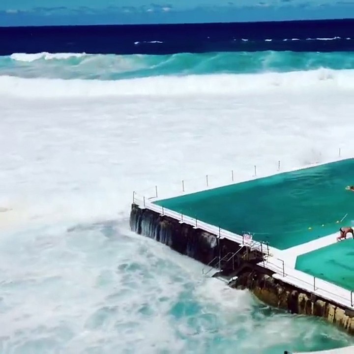 Amazing wave so big