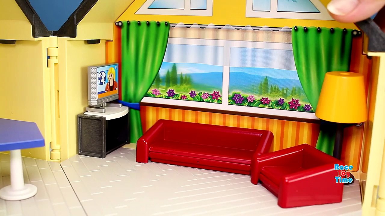 Playmobil City Life Dollhouse Building Set Build Review