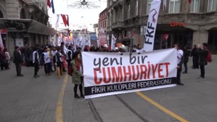 Istiklal Caddesi'nde "Yeni Bir Cumhuriyet" Yürüyüşü