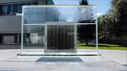 Una hoja artificial obtiene hidrógeno con agua y energía solar