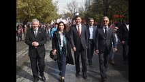 Kılıçdaroğlu, Ankara Garı Önüne Karanfil Bıraktı