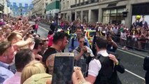 Un'incredibile proposta di matrimonio a sorpresa al Londra Pride![1]