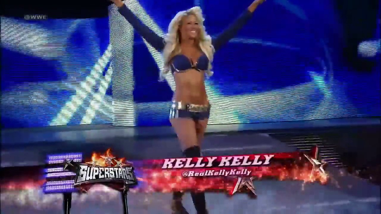 WWE Superstars 2012 Kelly Kelly vs Beth phoenix