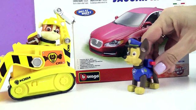 Çizgi Film - Paw Patrol - Rubble ve Chase Jaguar XF araba yapıyor