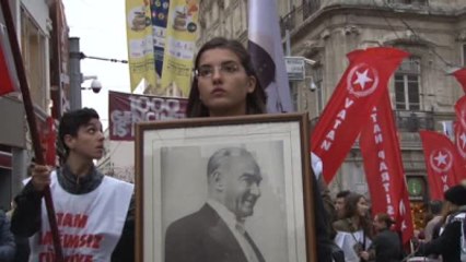Tgb'den Taksim'de Cumhuriyet Yürüyüşü