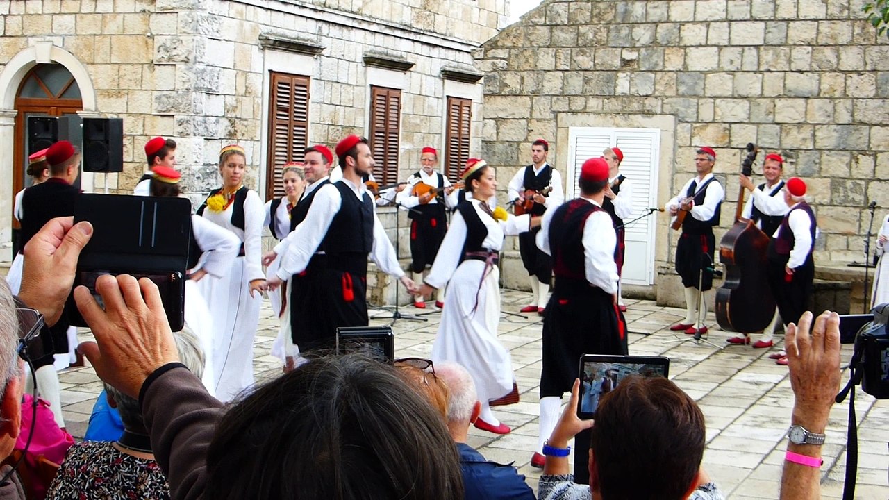 v15- Danse folklorique