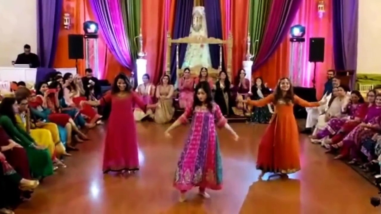 BRIDESMAIDS MEHNDI DANCE