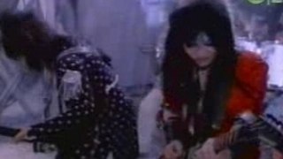 MOTLEY CRUE Smoking in the Boys Room (Video)