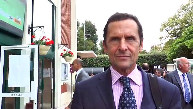 Carlos Laffon-Parias présente Left Hand, le 16 dans le Prix de l'Arc de Triomphe 2016