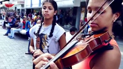 Estas jóvenes buscan entretener a los venezolanos con su música