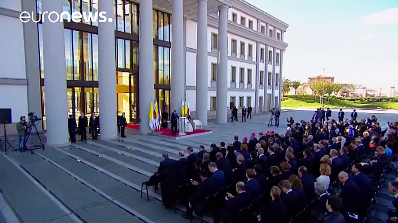 Il Papa porta in Georgia un messaggio di pace e un invito al dialogo