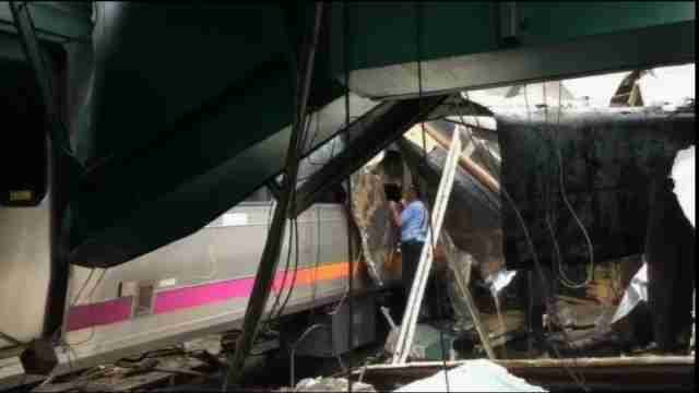 Recuperan una de las cajas negras del tren que se estrelló en Nueva Jersey