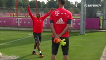 Arturo Vidal With Awesome Trick Shot At Bayern Training!