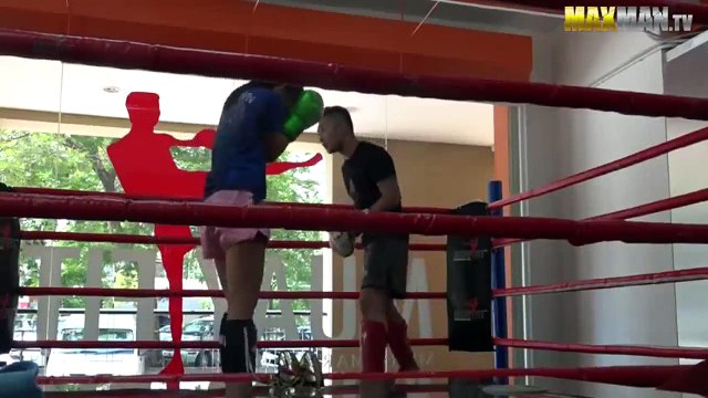 Boks Yapan Kızdan Erkeklere Boks Dersi