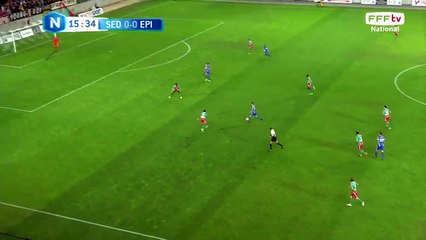 Frappe lointaine de Dabo, à côté des buts