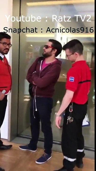 Cliente molesto destrozó productos en Apple Store