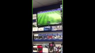Destruyó Xbox en una tienda por ¡perder en FIFA 17!