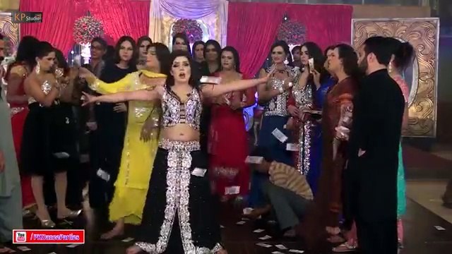 PHOOL PERFORMING PRIVATE DANCE PARTY PUNJABI MUJRA HOVE CHUM CHUMA CHUM SOHNEYA 2016