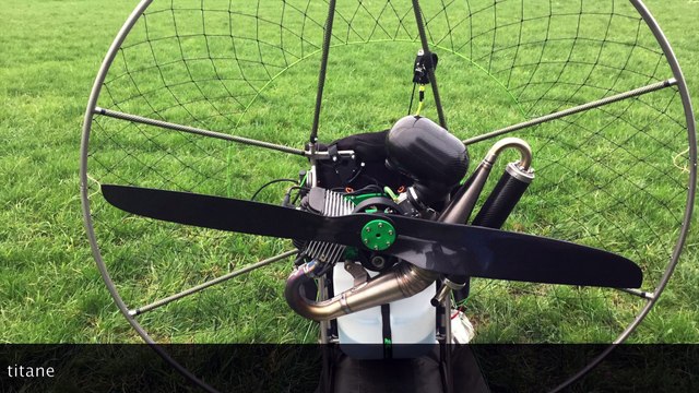 vol au dessus d'un nid de nuages