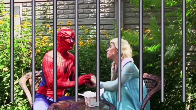 Frozen Elsa & Spiderman vs Maleficent! w/ Pink Spidergirl Anna Hulk Batman! Superhero Fun