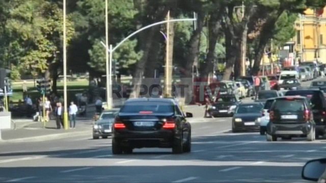 Report TV - Protesta kundër ligjit për mbetjet, masat e policisë