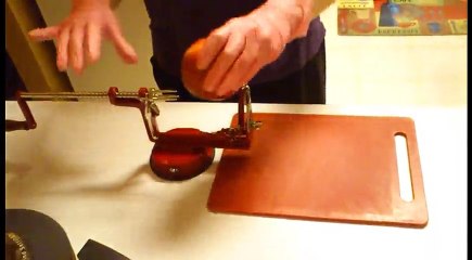 Le Pèle-Pomme pour éplucher une pomme en 20 secondes !