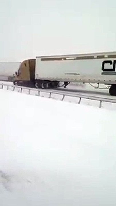 Авария грузовиков в Америке