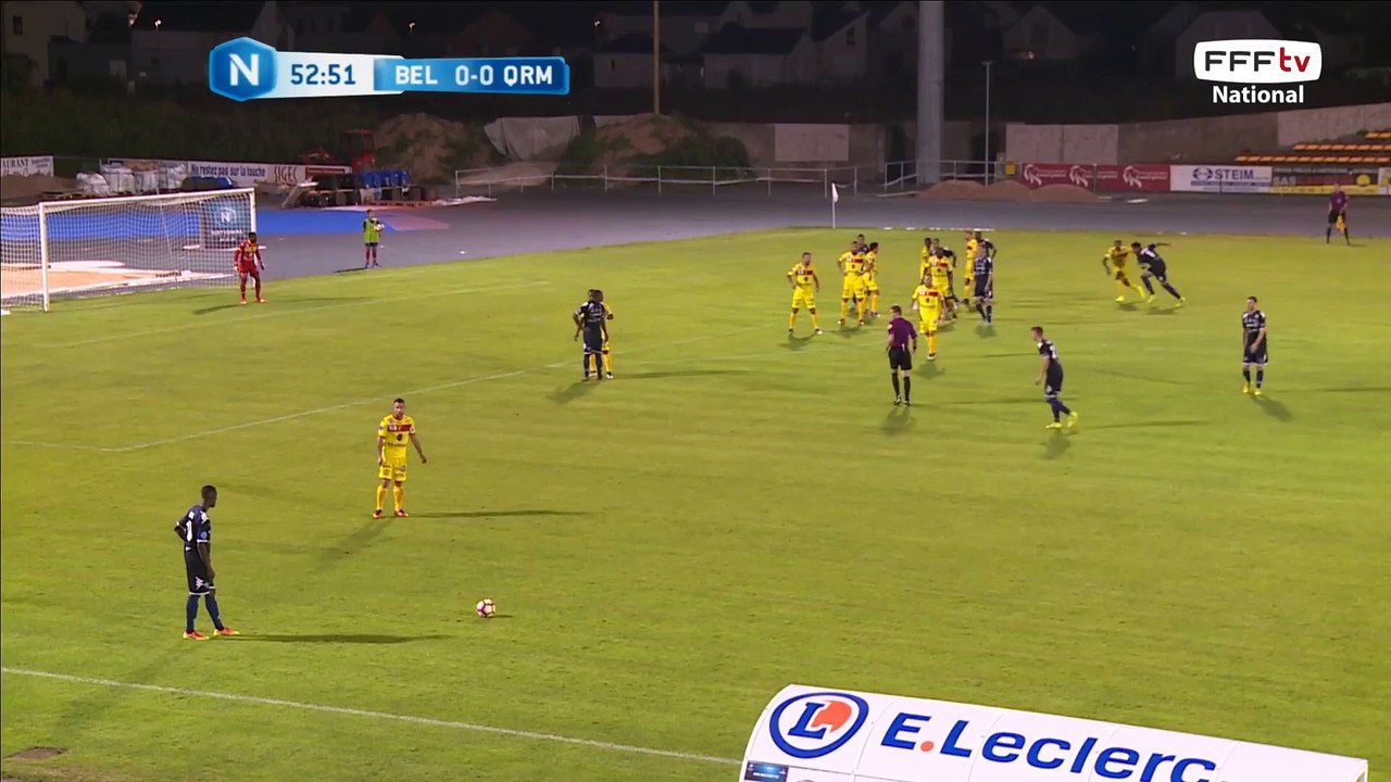 Coup franc dévié au premier poteau