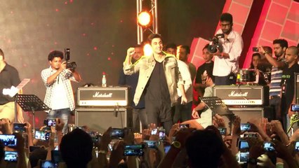 A Female Fan Cries Badly After Hugging Ranbir Kapoor Watch Video