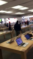 Disgruntled Apple customer smashes up store every phone