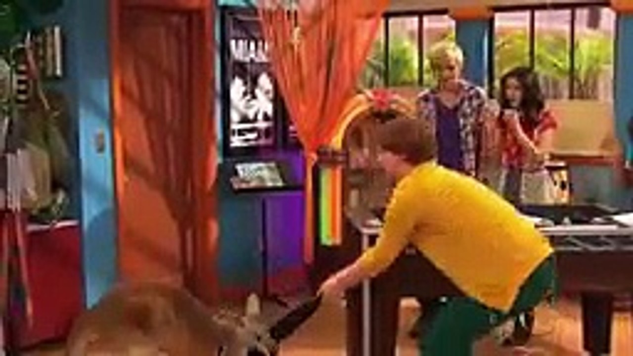 Austin & Ally 1x2 - Kangaroos & Chaos