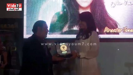 بالفيديو.. تكريم سمير غانم وسوسن بدر وحنان مطاوع بمهرجان همسة