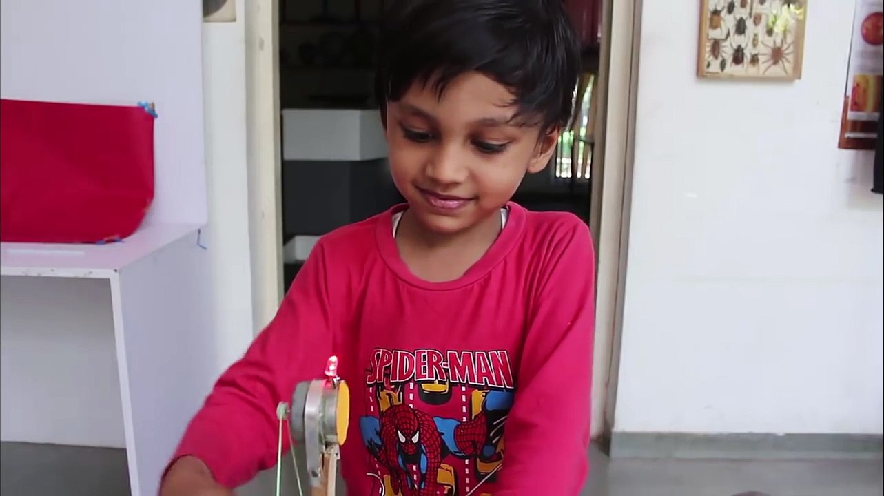 Toy Motor Lighthouse | English