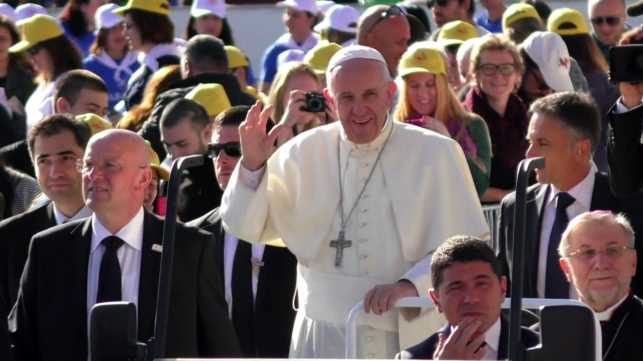 Géorgie: le pape célèbre une messe à Tbilissi