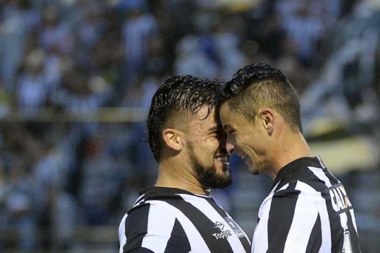 Subindo! Botafogo vence o Corinthians e começa a sonhar com Libertadores