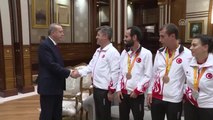 Erdoğan, Rio 2016 Paralimpik Olimpiyatları'nda Madalya Alan Sporcuları Kabul Etti