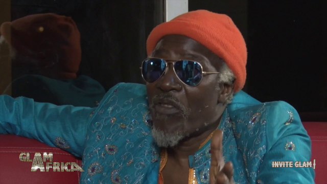 ALPHA BLONDY DONNE QUELQUES LEÇONS À KOFFI OLOMIDE ET SE DÉCHAÎNE DEVANT LA CAMÉRA