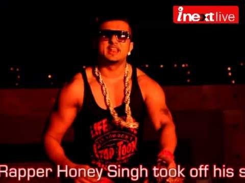 Honey Singh takes off his shirt on stage